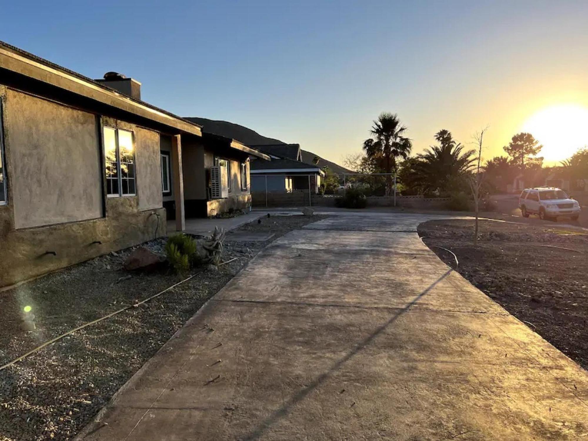 Lux Private Home - Pool, Billiards, 8 Smart Tvs, Board Games, Cotton Bedding - The Stone Sanctuary At Mccullough Hills Trailhead Las Vegas Exterior foto